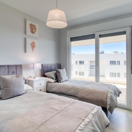 كاساريس Newly Constructed 2 Bed Apartment With Sea Views المظهر الخارجي الصورة